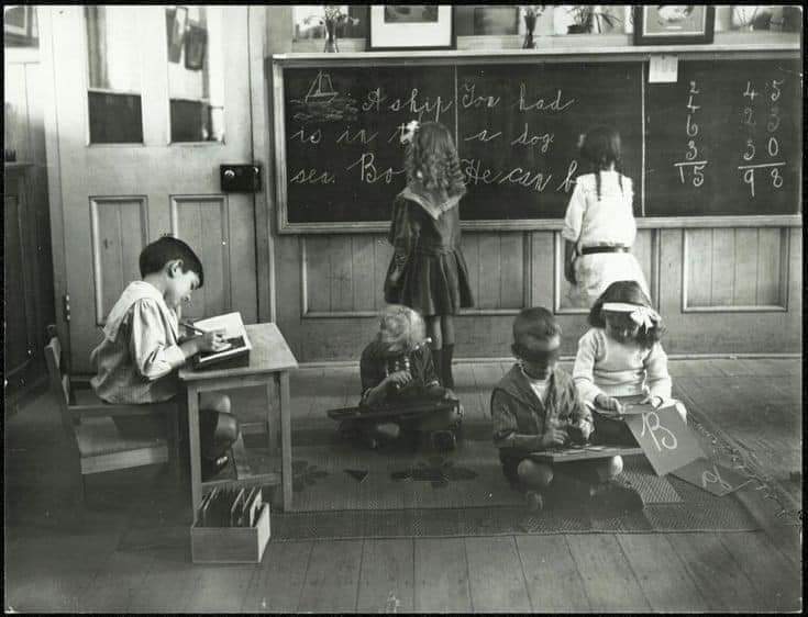 ما هو حجم الفصل المثالي لفصل مونتيسوري؟